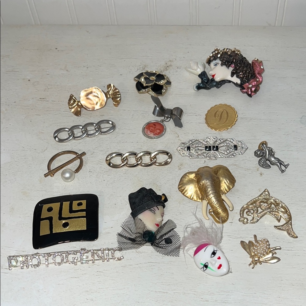 Lot JJ Cadco unmarked Vintage Brooches ladies elephant bee candy